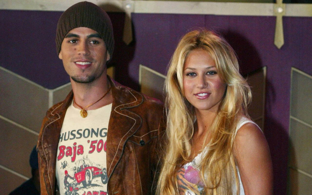 Enrique Iglesias i Anna Kournikova na rozdaniu nagród w 2002 roku
