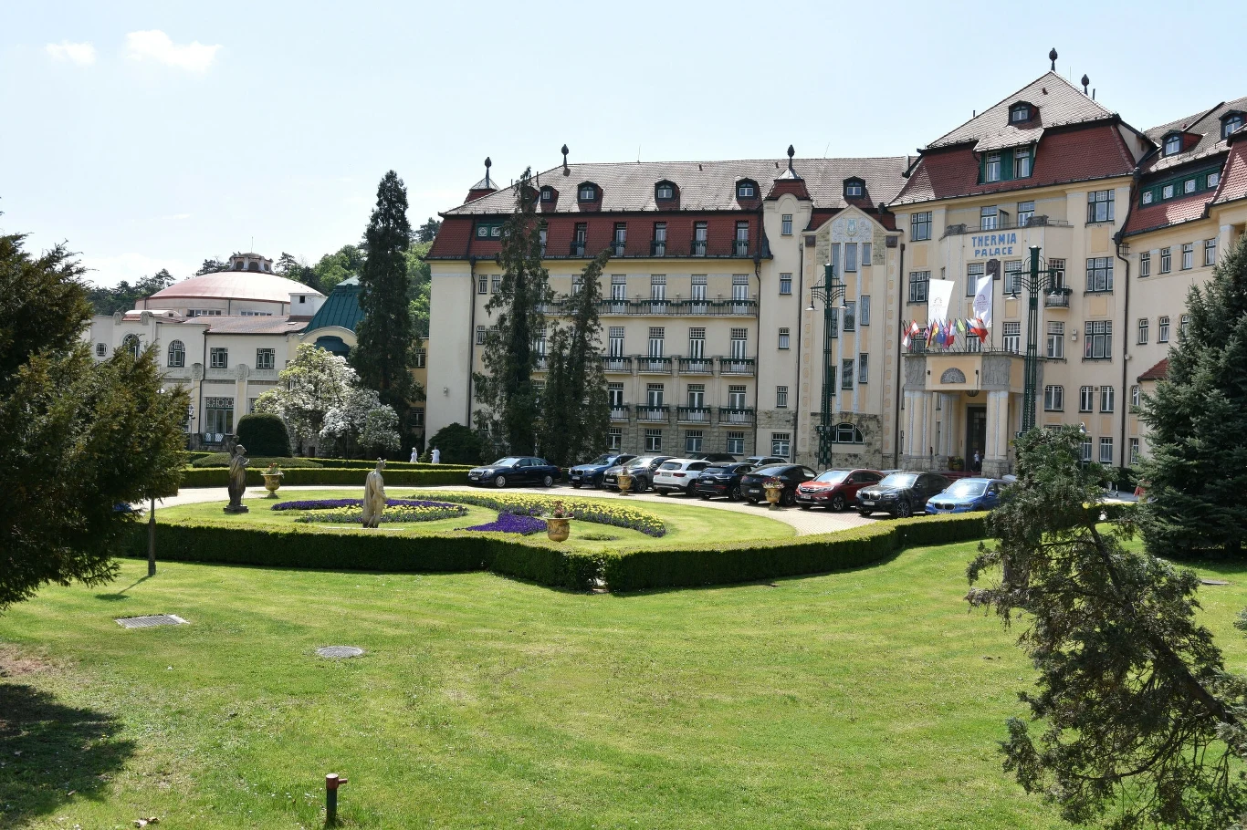 ​To uzdrowisko słynie z leczniczego błota. Zjeżdżają do niego kuracjusze z wielu krajów