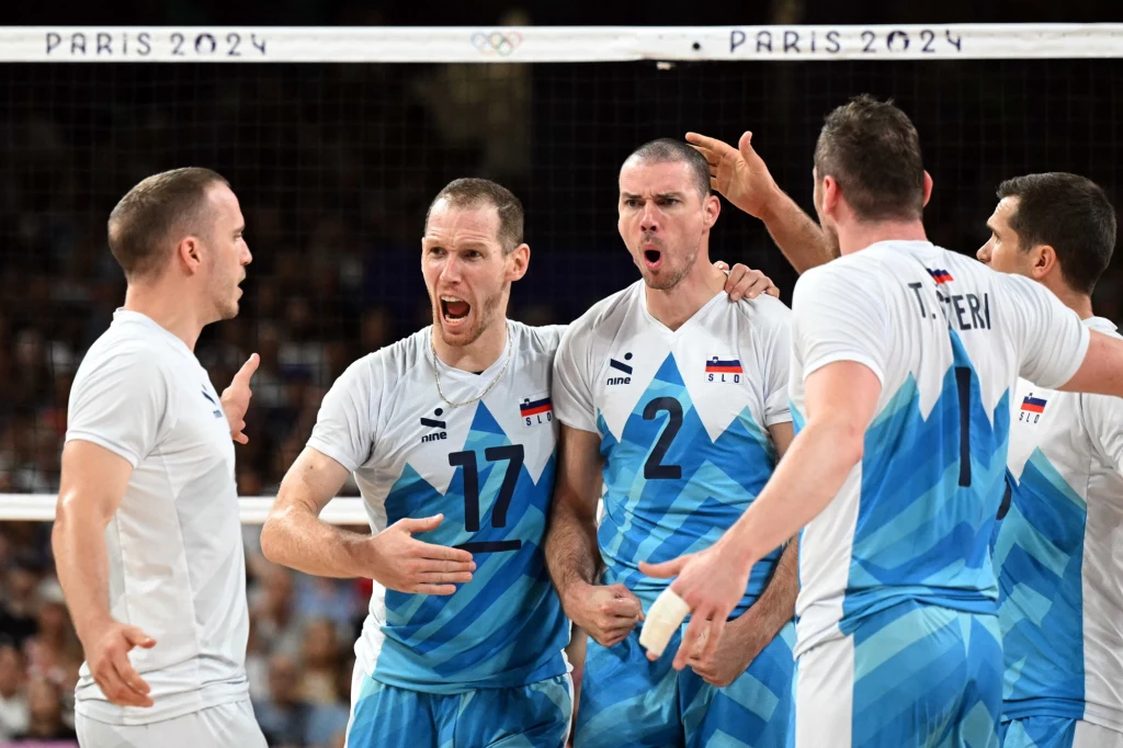 Tine Urnaut (nr 17), Alen Pajenk (nr 2) w reprezentacji Słowenii Tine Urnaut (nr 17), Alen Pajenk (nr 2) w reprezentacji Słowenii