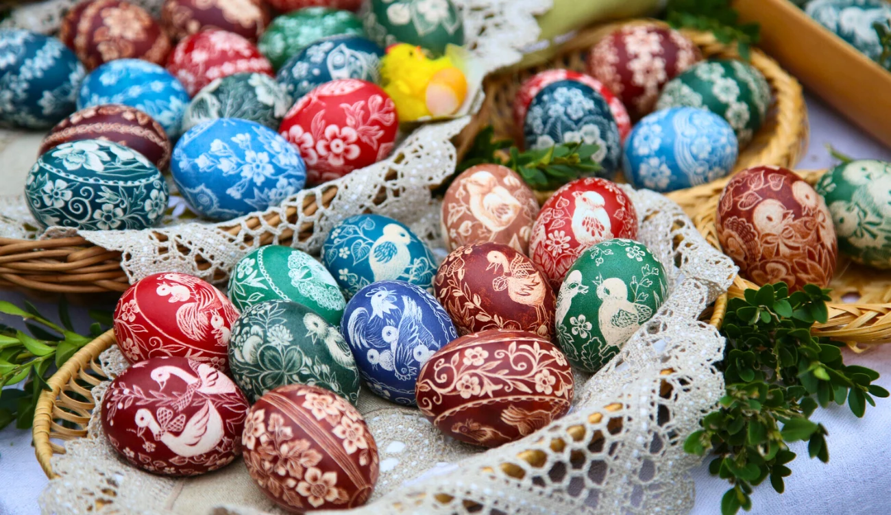 Tradycje wielkanocne z pisankami są niezwykle popularne Tradycje wielkanocne z pisankami są niezwykle popularne