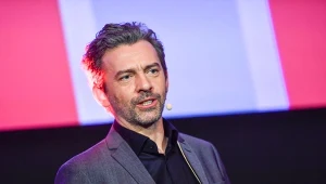 Piotr Głowacki gra główną rolę w filmie "Morderstwo w filharmonii"