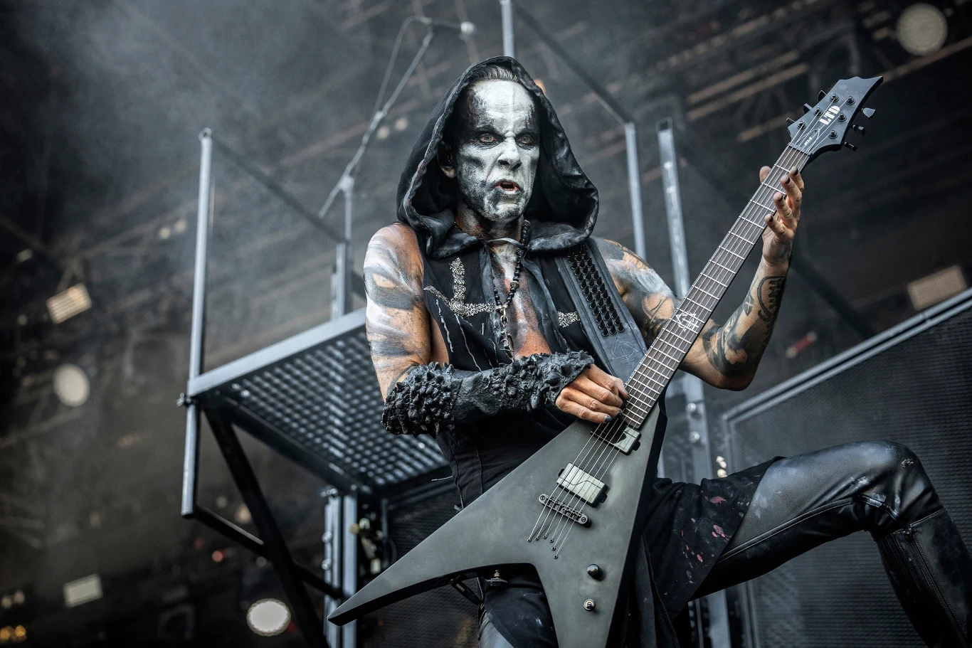 Nergal (Behemoth) w akcji article cover