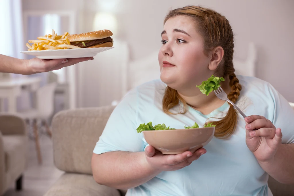 Oporność na leptynę sprawia, że mózg nie otrzymuje informacji o tym, że organizm jest najedzony Oporność na leptynę sprawia, że mózg nie otrzymuje informacji o tym, że organizm jest najedzony