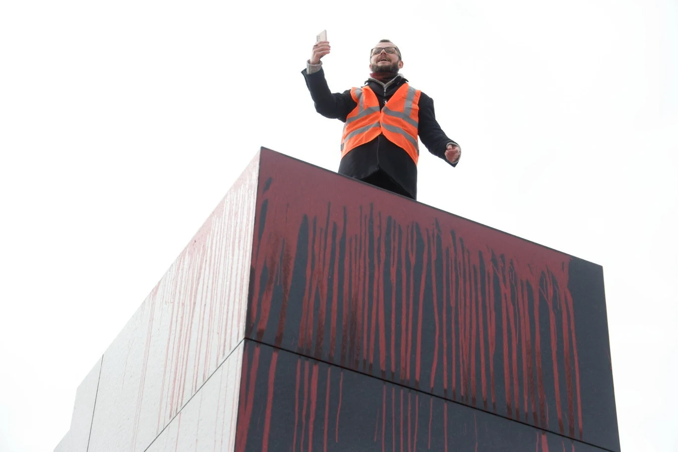 "Lecimy w stronę katastrofy. Nikt nie zachowuje się tak, jakby było to naprawdę. Nikt" - krzyczał działacz