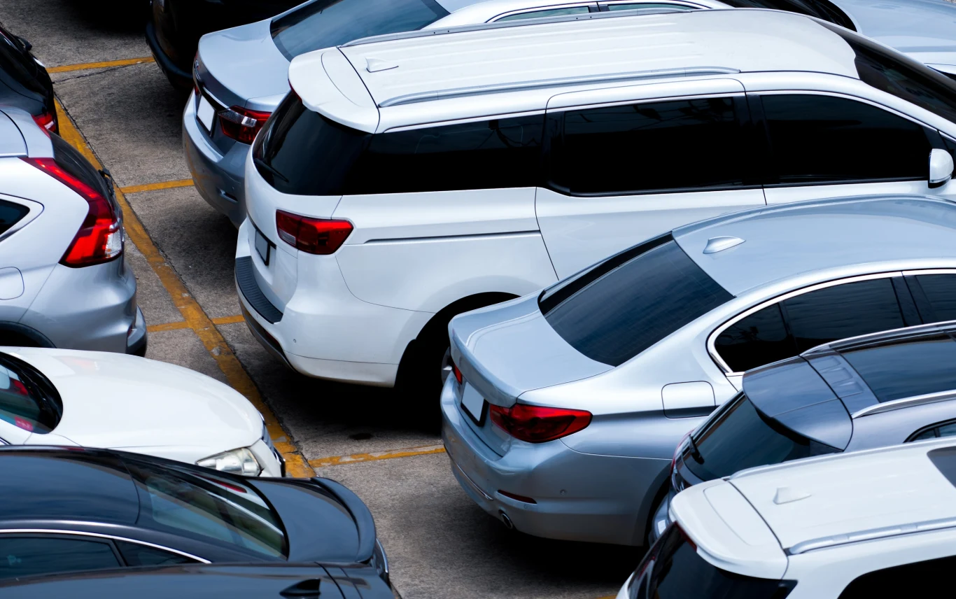 Auta na parkingu