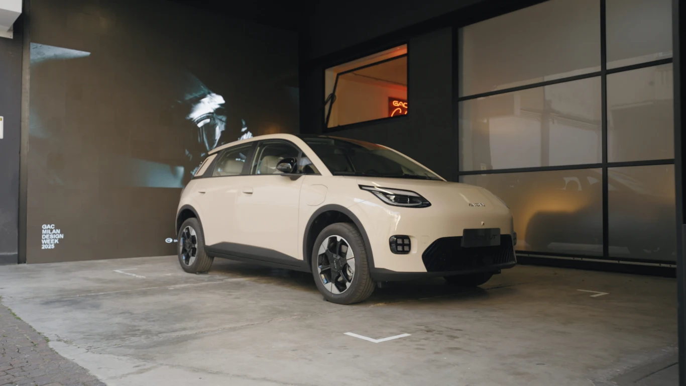 GAC Aion V to średniej wielkości SUV z ogromną kabiną. Ma napęd przedni i duży zestaw akumulatorów, spodziewany zasięg to maksymalnie ponad 500 km article cover