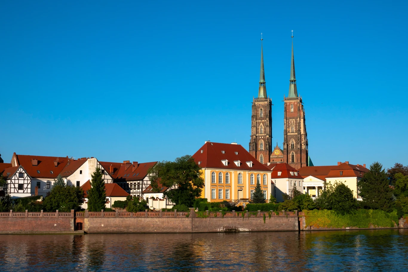 Ostrów Tumski we Wrocławiu Na zdjęciu widoczny jest zabytkowy Ostrów Tumski - najstarsza, zabytkowa część Wrocławia
