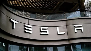 Wielkie zmiany w Tesli. Musk rezygnuje z superkomputera Dojo