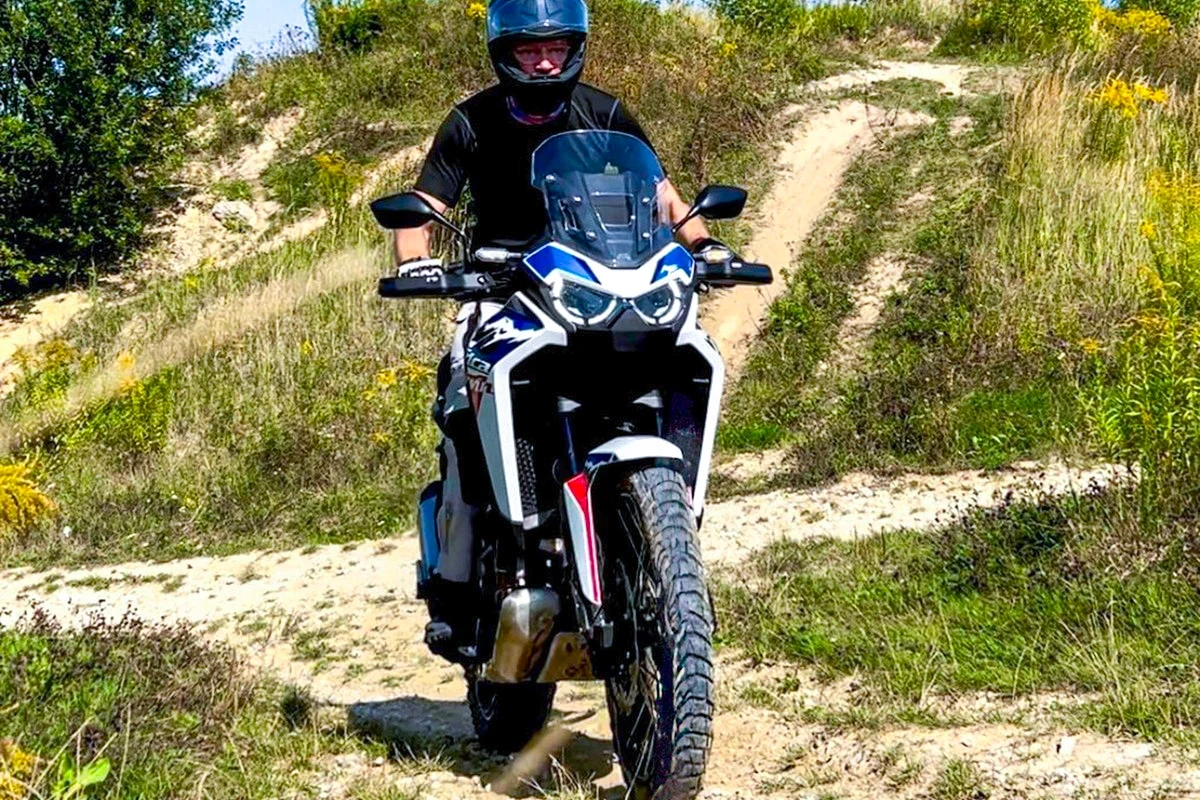 Honda CRF1100L Africa Twin Adventure Sports ES 2024. Kolejna wersja kultowego motocykla nadal nie przestaje zaskakiwać. Honda CRF1100L Africa Twin Adventure Sports ES 2024