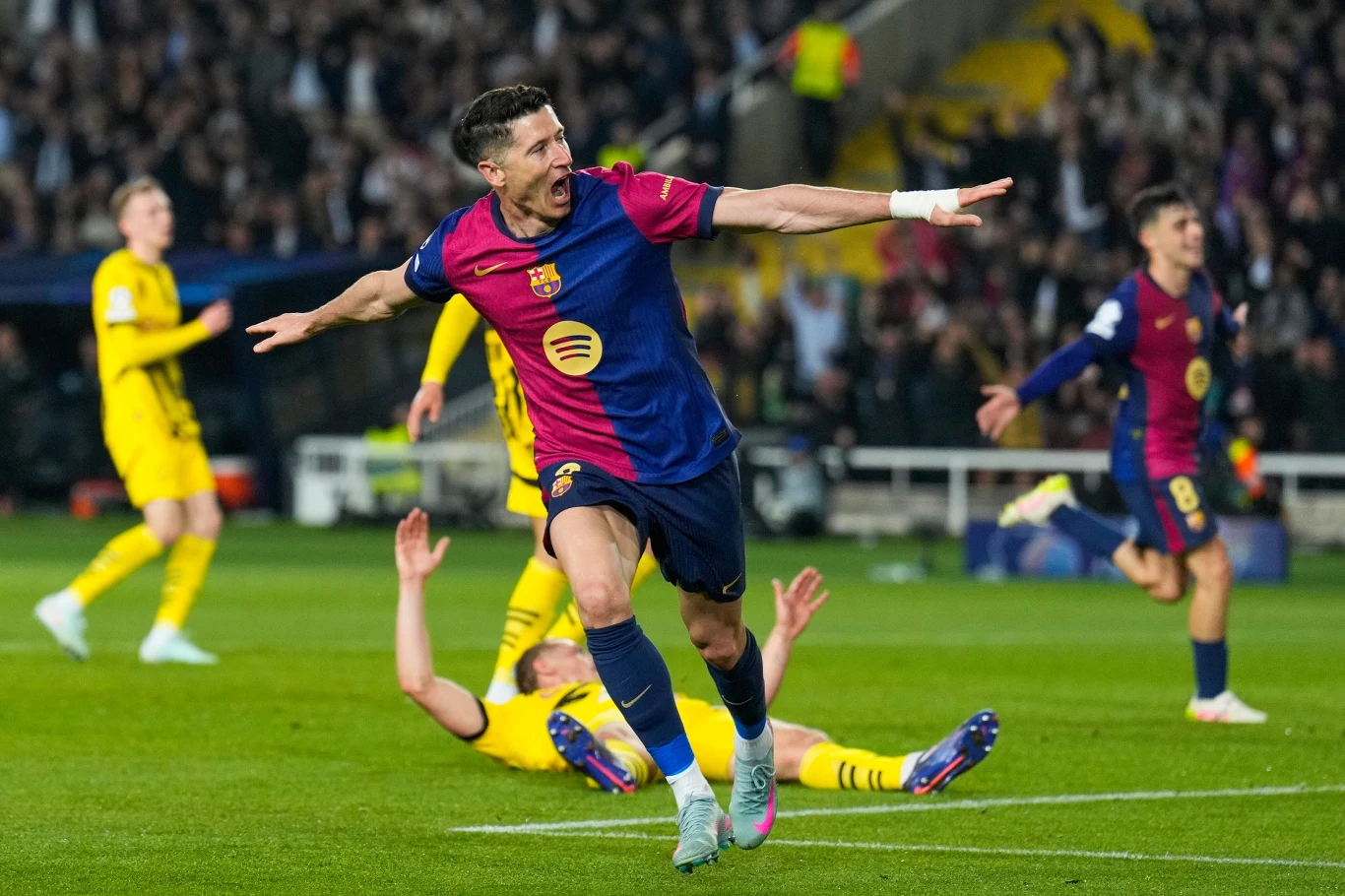 Robert Lewandowski w meczu z Borussią Dortmund