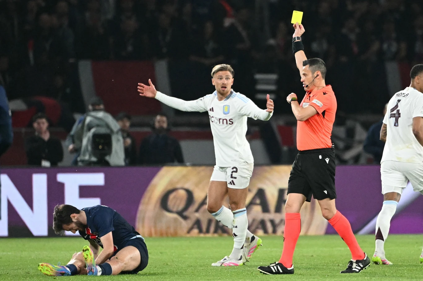 Matty Cash w ćwierćfinale Ligi Mistrzów z PSG