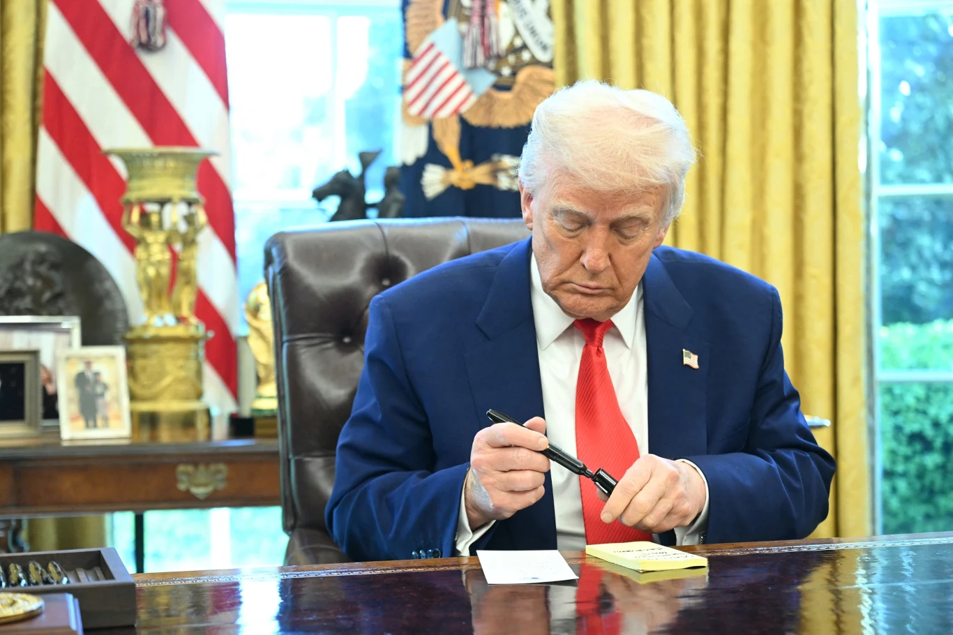 Donald Trump podpisał rozporządzenie znoszące restrykcje dotyczące ciśnienia wody w prysznicach Donald Trump podpisał rozporządzenie znoszące restrykcje dotyczące ciśnienia wody w prysznicach