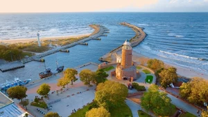 Kołobrzeg to jeden z najpopularniejszych nadmorskich kurortów w Polsce, oferujący nie tylko piękne plaże i morską bryzę, ale także mnóstwo atrakcji dla rodzin z dziećmi
