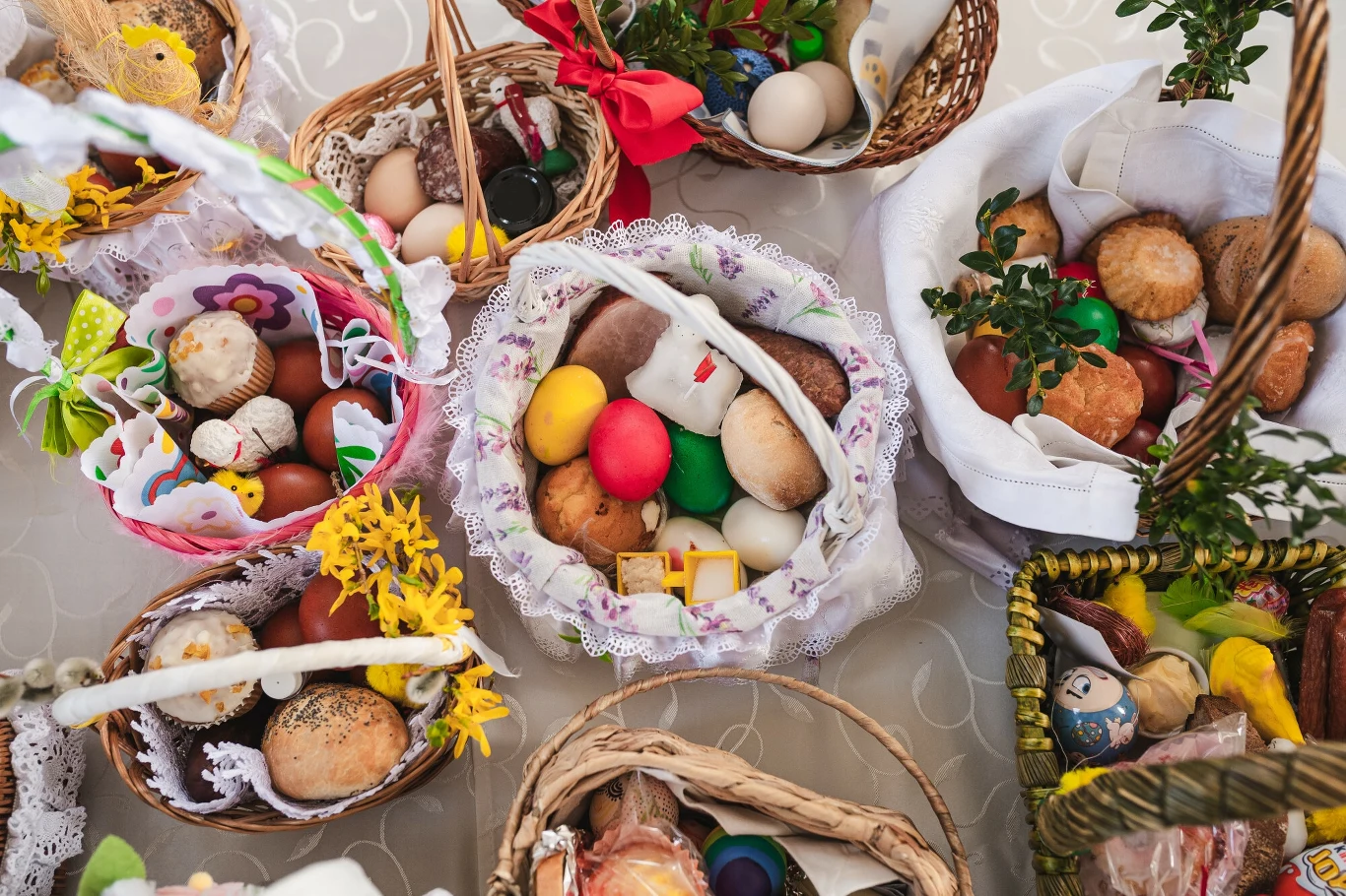 Koszyczki ze święconką 