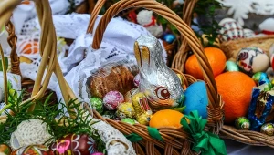 W koszyku wielkanocnym musi się znaleźć chleb, mięso, jaja, baranek, chrzan i sól