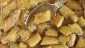 To warzywo oczyszcza jelita i prawie nie ma kalorii. Właśnie zaczyna się na nie sezon