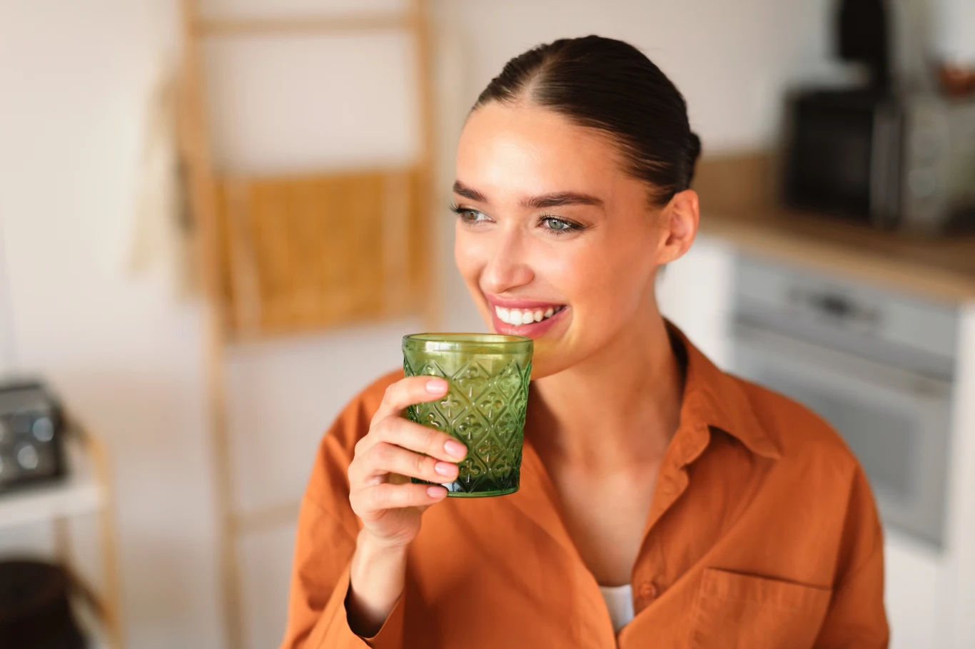 Pij ten koktajl zamiast kawy. Zyskasz energię i lśniące włosy.