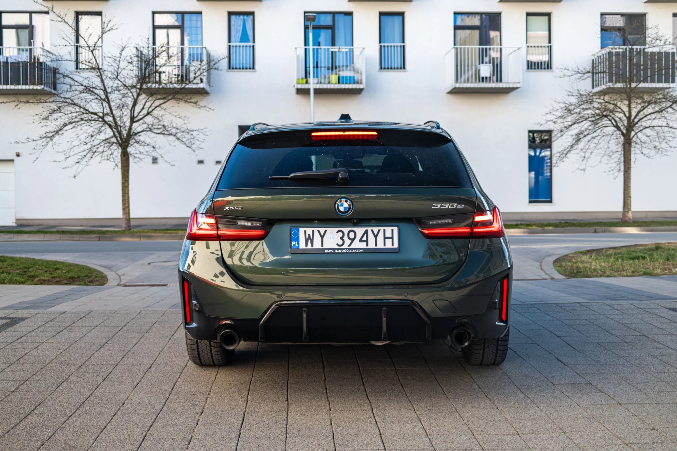 BMW niczego nie udaje, z tyłu prezentują się dumnie dwie klasyczne końcówki układu wydechowego