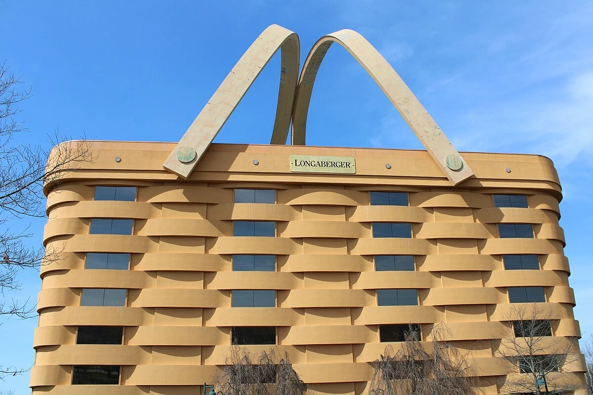 Czy basket bulilding zasługuje na podium najdziwniejszych budynków na świecie? article cover