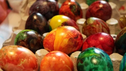 Pisanki można zrobić w air fryerze i to bez bałaganu. 