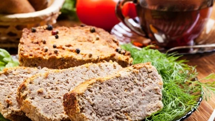 Mięso z królika jest niesamowicie odżywcze i świetnie nadaje się na świąteczny pasztet.