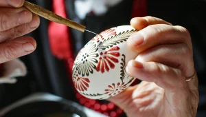 Trzy kolory Wielkanocy. Co oznaczają kolory świątecznych dekoracji?