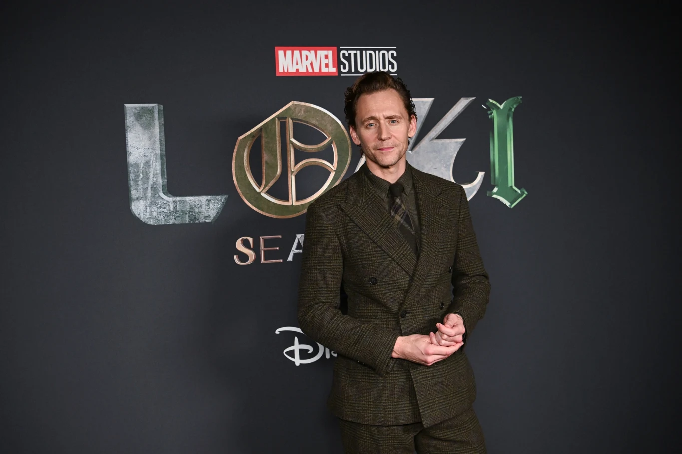 Tom Hiddleston promujący serial "Loki" Tom Hiddleston promujący serial "Loki"