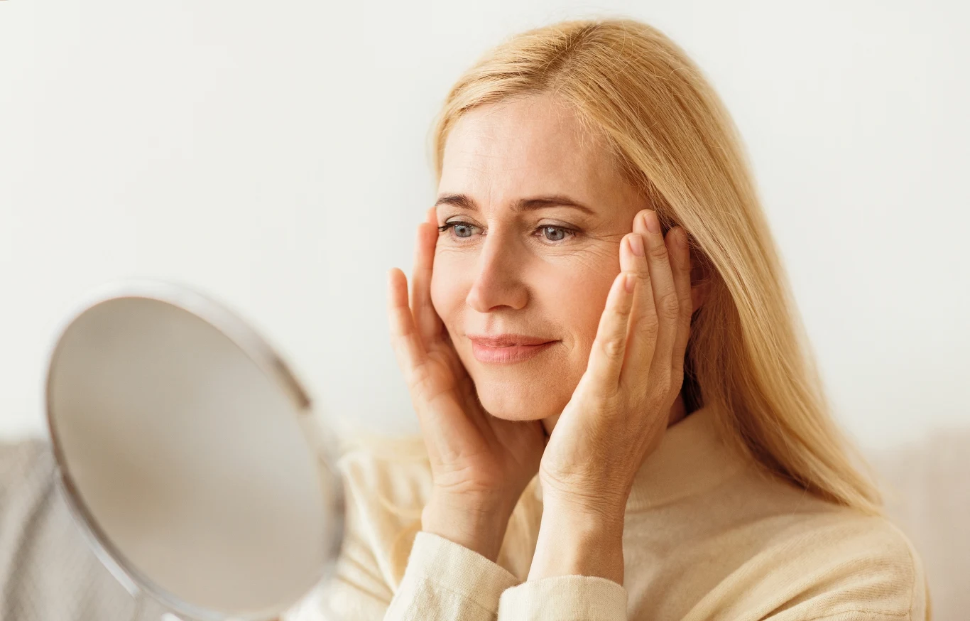 Szczotkowanie twarzy wykonywane regularnie i odpowiednia techniką może przynieść napiętą, a także promienną twarz. 