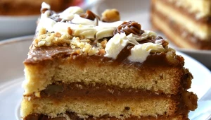 Proste ciasto, które wygląda "na bogato" - polecamy na Wielkanoc