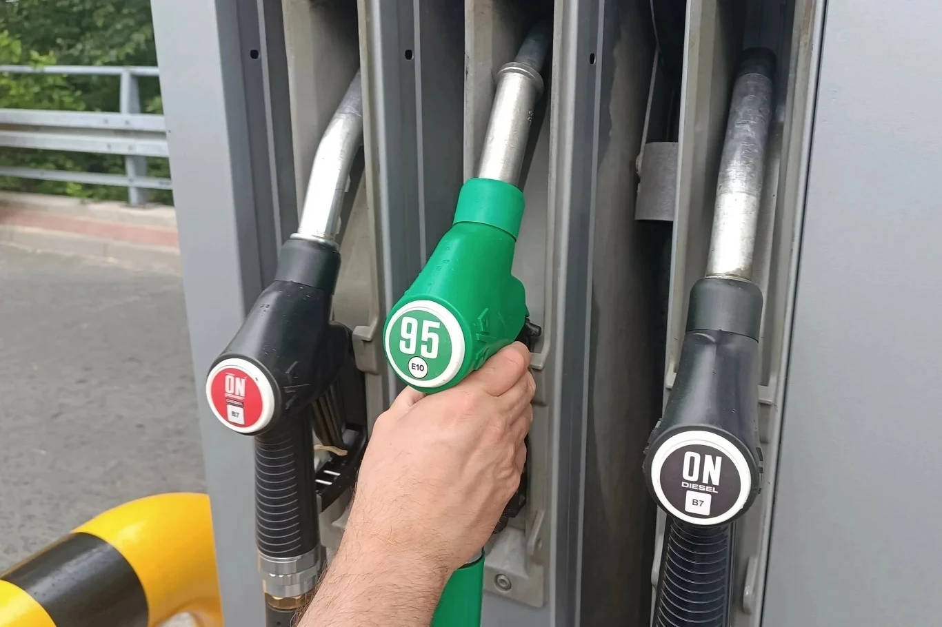 Ceny paliw w Polsce powinny spaść akurat na Wielkanoc Ceny paliw w Polsce powinny spaść akurat na Wielkanoc