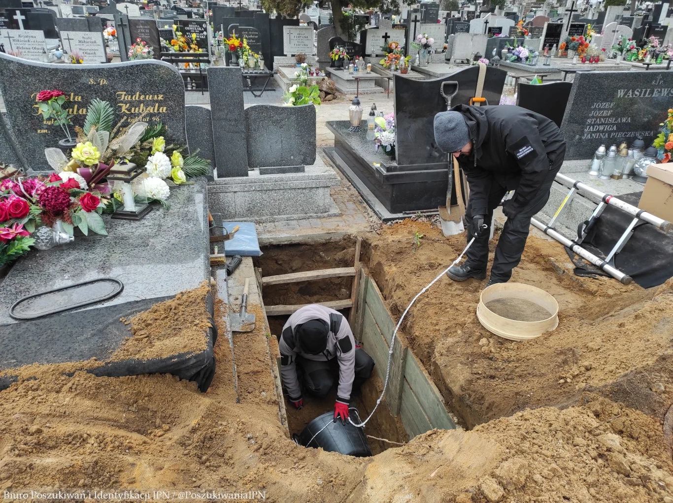 Na miejscu dawnych mogił, dziś stoją groby innych ludzi