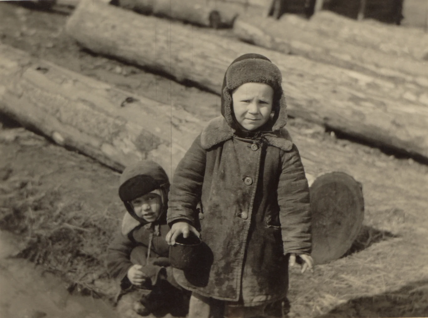 Dzieci — ofiary wojny [zdjęcie ilustracyjne]