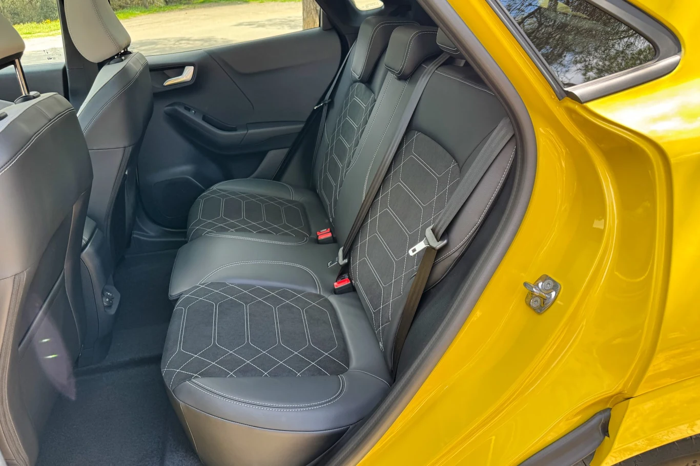 Kanapa rozczarowuje ilością miejsca. Wygodnie będzie tu wyłącznie dzieciom Kanapa rozczarowuje ilością miejsca. Wygodnie będzie tu wyłącznie dzieciom