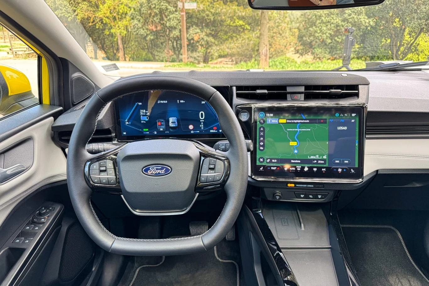 Przyduża kierownica psuje sportowy "feeling" auta Ford Puma Gen-E - widok na kierownicę