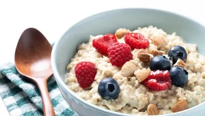 Smaczna i zdrowa, ale nie dla wszystkich. Te osoby powinny zrezygnować z owsianki 