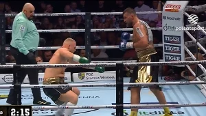 Kacper Meyna aż przykucnął po mocnym prawym Mariusza Wacha, ale nie zapoznał się z deskami ringu w Sopocie. A na końcu wygrał jednogłośnie na punkty