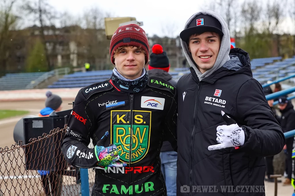 Radosław Kowalski i Bartłomiej Kowalski. Żużlowi bracia marzą, żeby kiedyś pojechać w jednym klubie. Radosław Kowalski i Bartłomiej Kowalski. Żużlowi bracia marzą, żeby kiedyś pojechać w jednym klubie.
