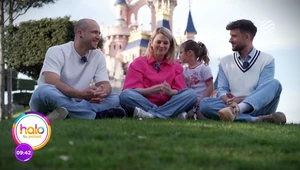 Olek Sikora w paryskim Disneylandzie z rodziną aktorki, która była głosem Vaiany
