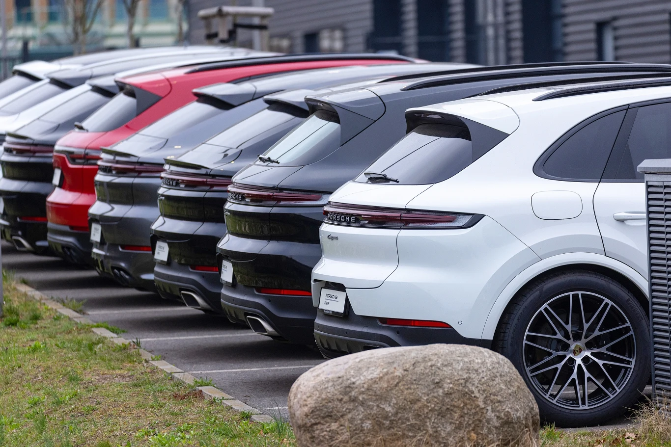 Wiemy ile zarabiają na samochodach poszczególne marki. Niemcy wcale nie są najlepsi article cover