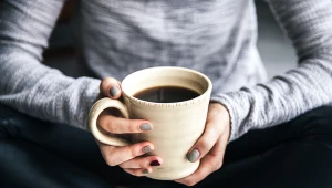 Jeśli jesteś "wolnym metabolizatorem kofeiny" twoja optymalna dawka to jedna, maksymalnie dwie filiżanki kawy dziennie. 