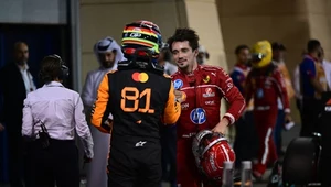 Oscar Piastri i Charles Leclerc. Kierowca Ferrari sprawiał dziś Lando Norrisowi z McLarena spore kłopoty