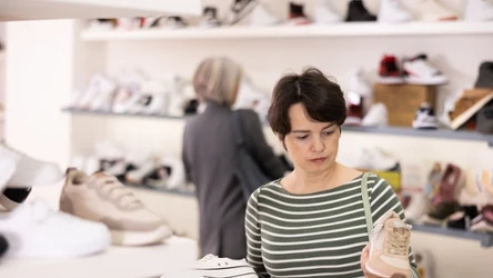 Buty, które robią furorę w tym sezonie. Hybryda balerin i sneakersów to wybór dobry na niemal każdą okazję.