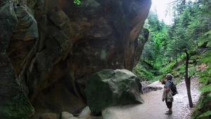 Niezwykłe miejsce na wiosenny spacer. Wodospad Czarownic to tylko jedna z atrakcji