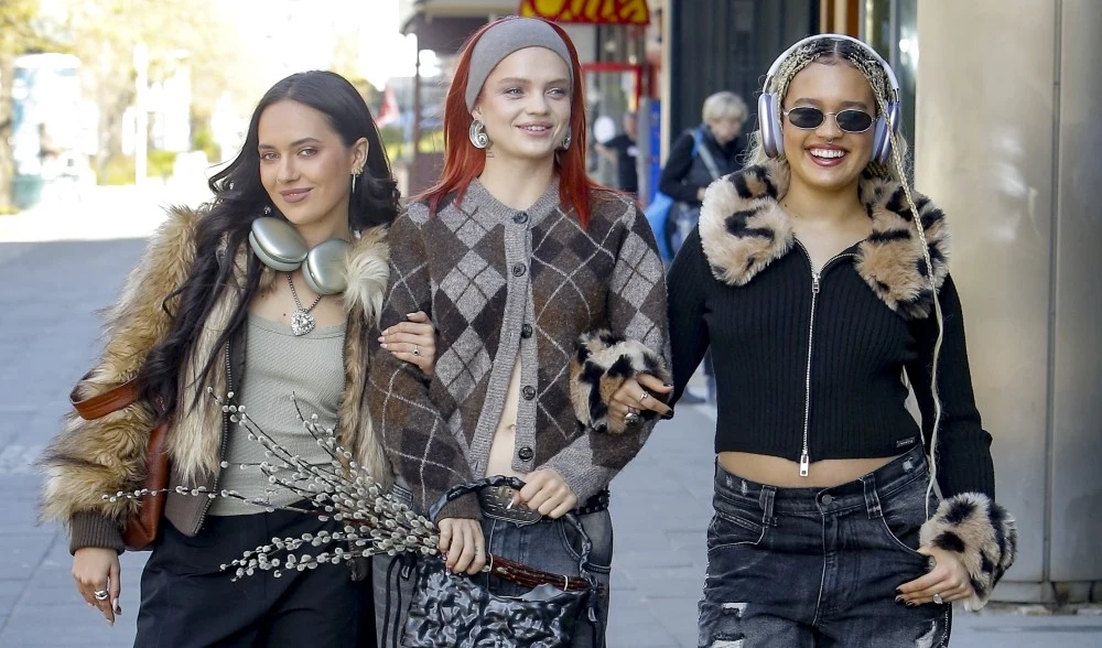 Zalia, Margaret i Sara James ze wspólnym projektem "Babie Lato" article cover