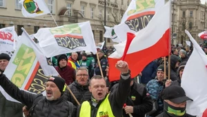 Związkowcy z Bogdanki są oburzeni reakcją kancelarii premiera na ich pismo, w którym opisują sytuację kopalni i proszą o interwencję Donalda Tuska. Na zdj. górnicy protestujący w obronie Bogdanki 8 kwietnia w Lublinie