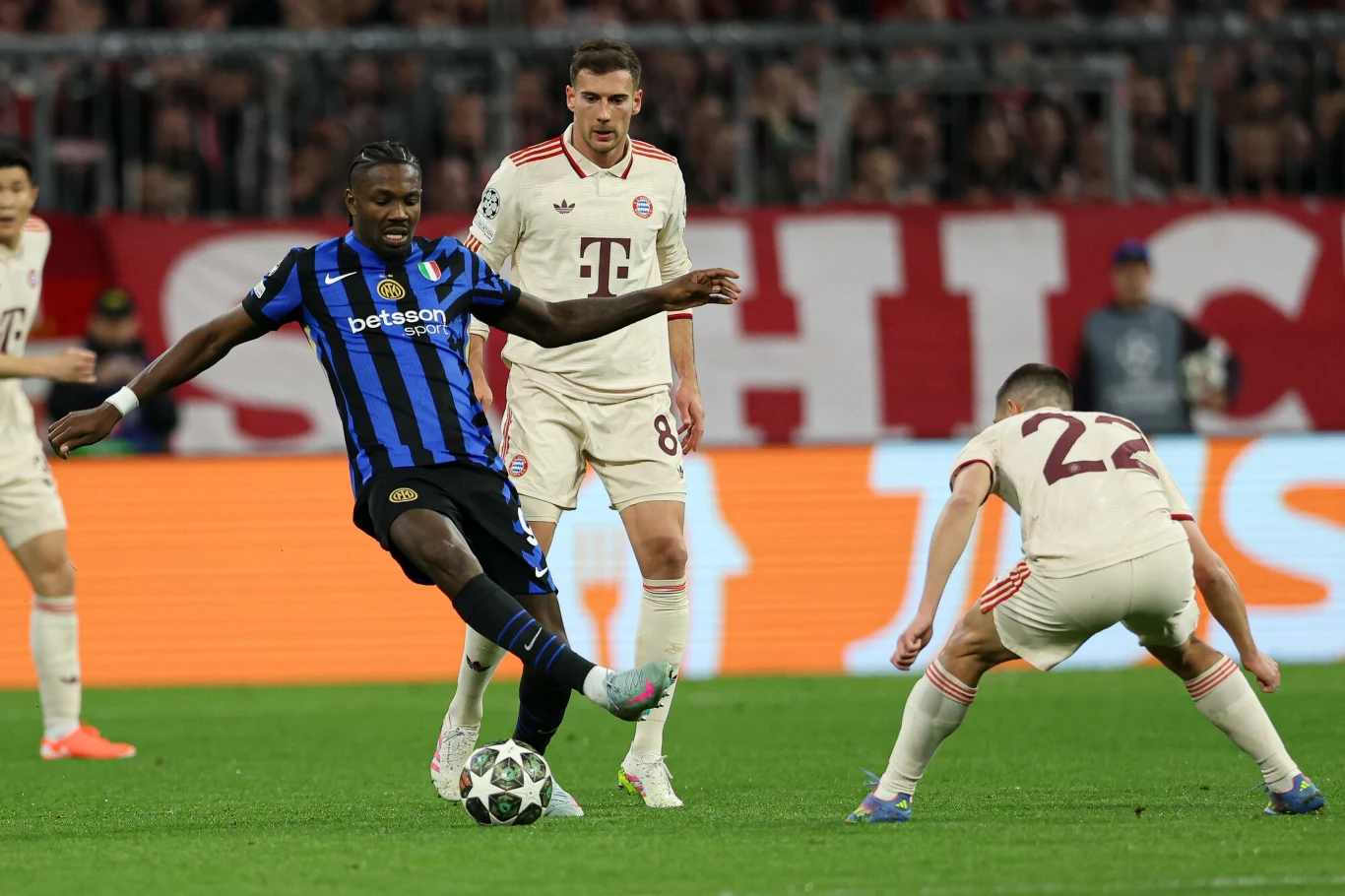 Marcus Thuram podczas meczu z Bayernem Monachium Marcus Thuram podczas meczu z Bayernem Monachium