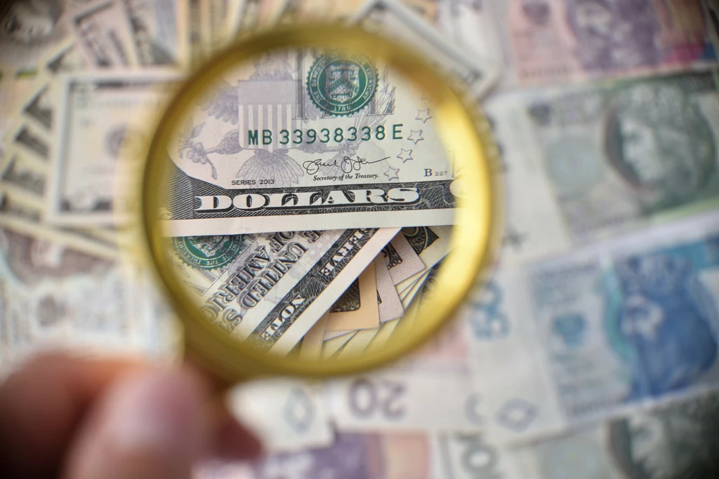 BGK: notowania USD/PLN mogą jeszcze w kwietniu zejść w okolice 3,60-3,70