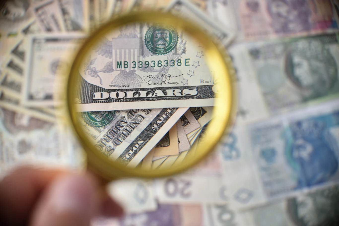 BGK: notowania USD/PLN mogą jeszcze w kwietniu zejść w okolice 3,60-3,70 BGK: notowania USD/PLN mogą jeszcze w kwietniu zejść w okolice 3,60-3,70