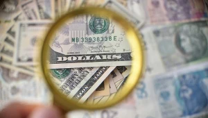 BGK: notowania USD/PLN mogą jeszcze w kwietniu zejść w okolice 3,60-3,70