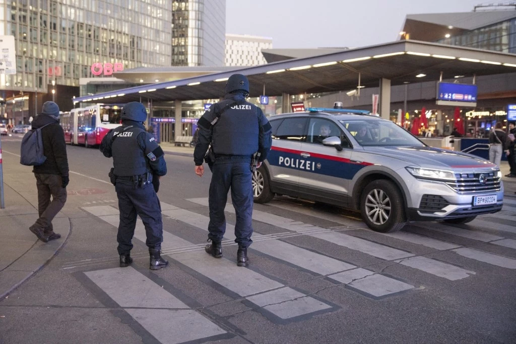 Zagrożenie terrorystyczne w Austrii. Brytyjczycy ostrzegają przed Wielkanocą. Zdj. ilustracyjne Zagrożenie terrorystyczne w Austrii. Brytyjczycy ostrzegają przed Wielkanocą. Zdj. ilustracyjne